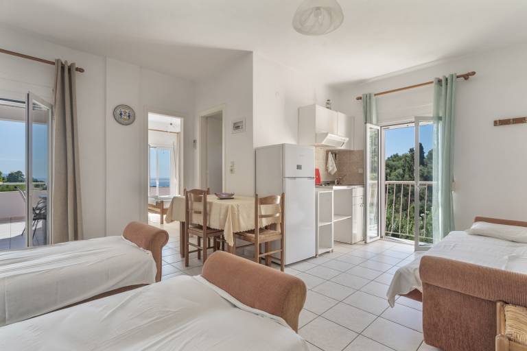 Holiday apartment with pool — photo 4