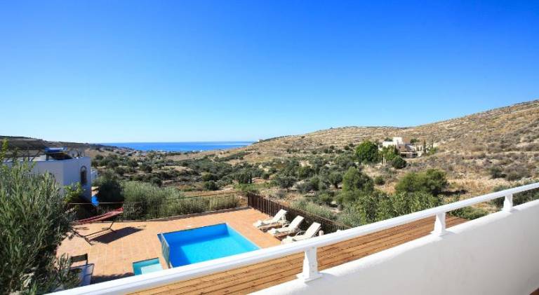 Villa with jacuzzi, barbecue & private pool — photo 2