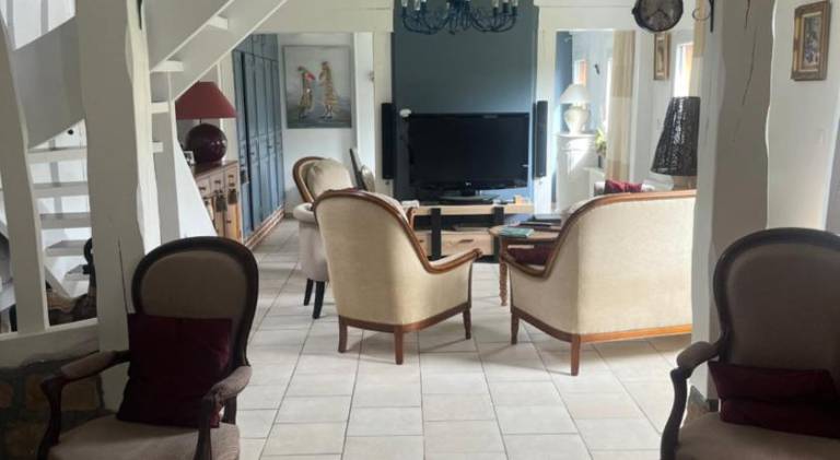 Vacation home with pool | Pet-friendly — photo 3