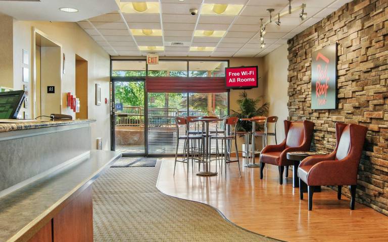 Red Roof Inn Cleveland Airport-Middleburg Heights — photo 2
