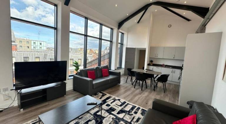 Rental apartment | Close to The Beatles Story | Pet-friendly — photo 2
