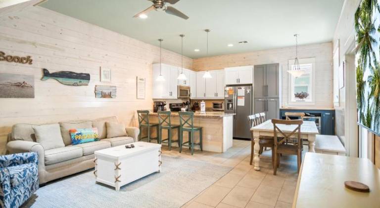 Fully equipped house with grill, pool & yard | Next to the beach | Perfect for remote work | Pets are welcome — photo 2