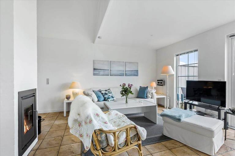 Fully equipped ample vacation home with jacuzzi, sauna & patio | Sea view | Pets allowed — photo 3