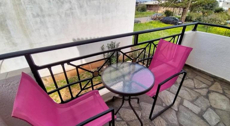 Serviced apartment with patio — photo 4