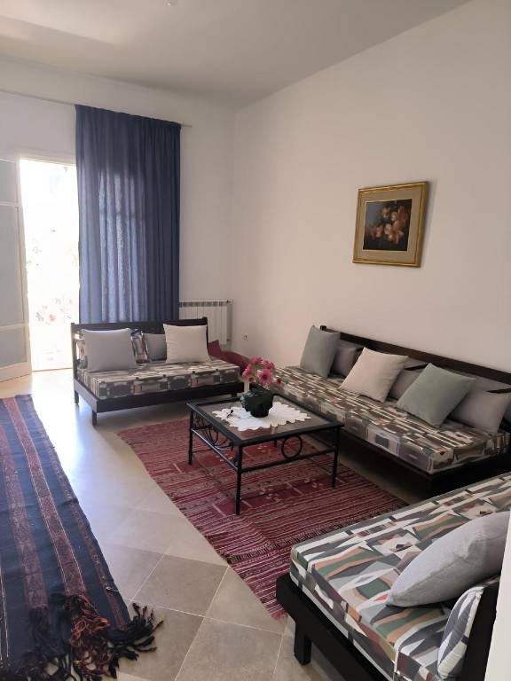 Holiday apartment with patio & yard — photo 2