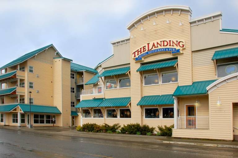 The Landing Hotel & Restaurant