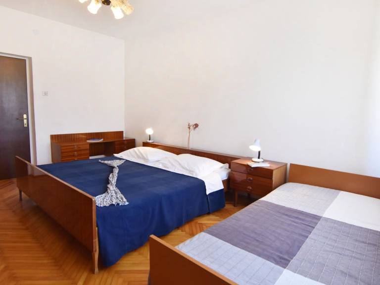 Apartment with terrace & garden — photo 5