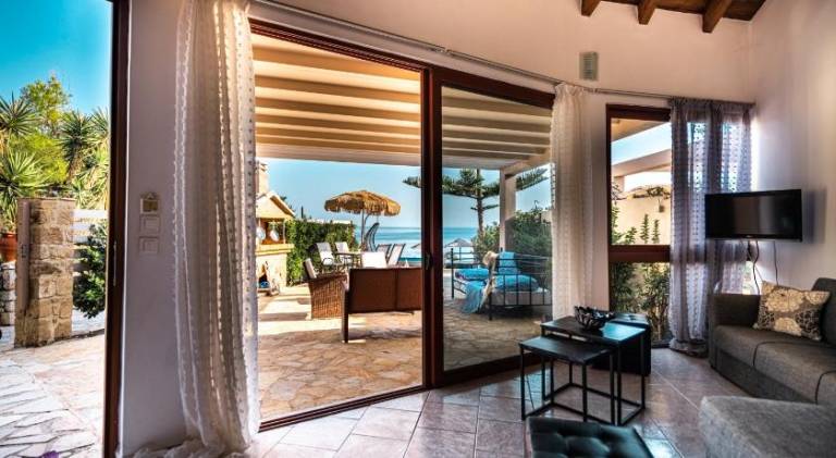 Villa Andriana & Villa Elena - Beachfront Pool Villas — photo 2