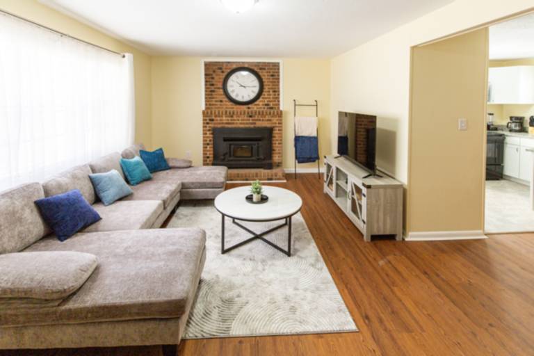Vacation home with yard | Pets are welcome — photo 2