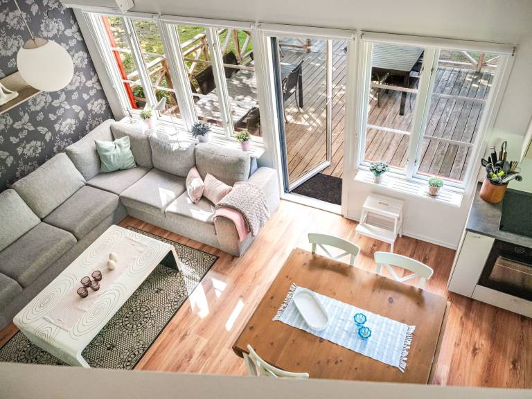 Lovely vacation home with barbeque, yard & terrace | Pet-friendly — photo 3