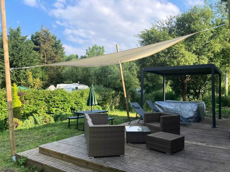 Flower Camping de la Trye - Luxurous Lodge jacuzzi outdoor beds made up towels kit hot drinks - 2/8 pers. 4 to 8 people - 4 person. included in the price — photo 2