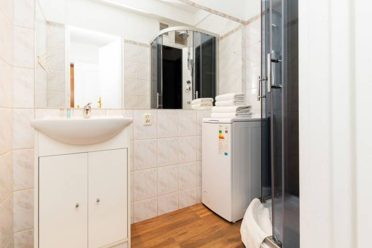 Family-friendly beautiful studio with fast internet | Pet-friendly — photo 3