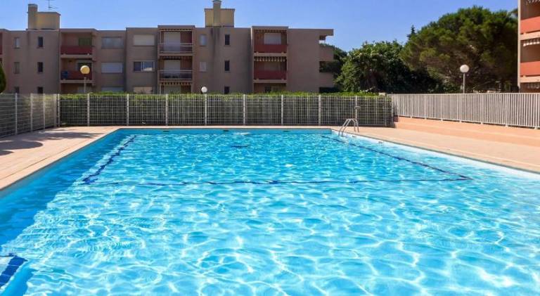 Holiday apartment with pool — photo 4