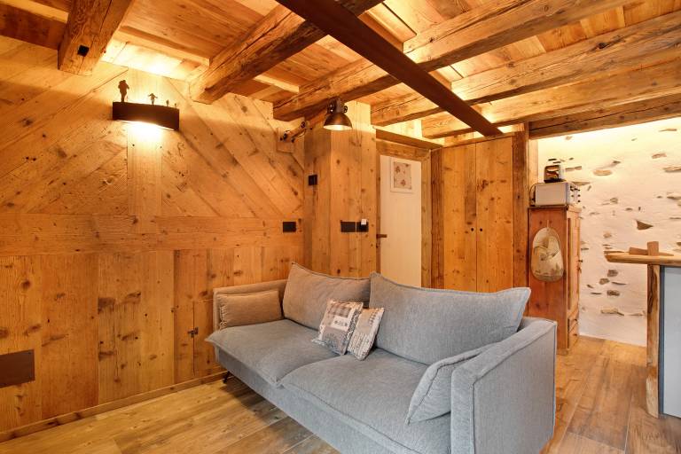Chalet 'Lo Pailler De Mamma e Pappa' with Mountain Views, Private Terrace, Wi-Fi & Steam Bath — photo 3
