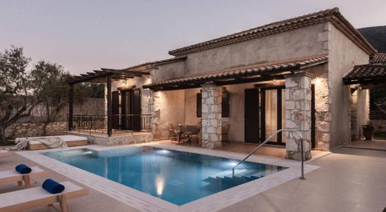 Villa with yard, private pool & barbecue — photo 3