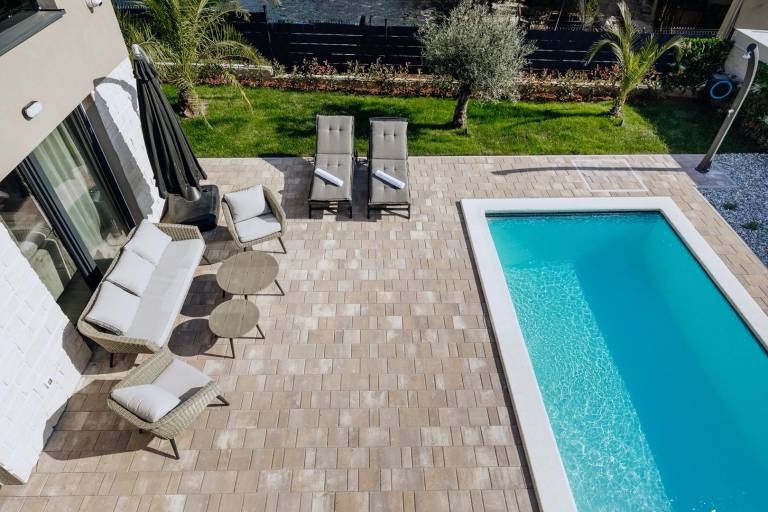 Villa with private pool, patio & yard — photo 2
