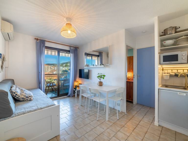 Holiday apartment with terrace — photo 2