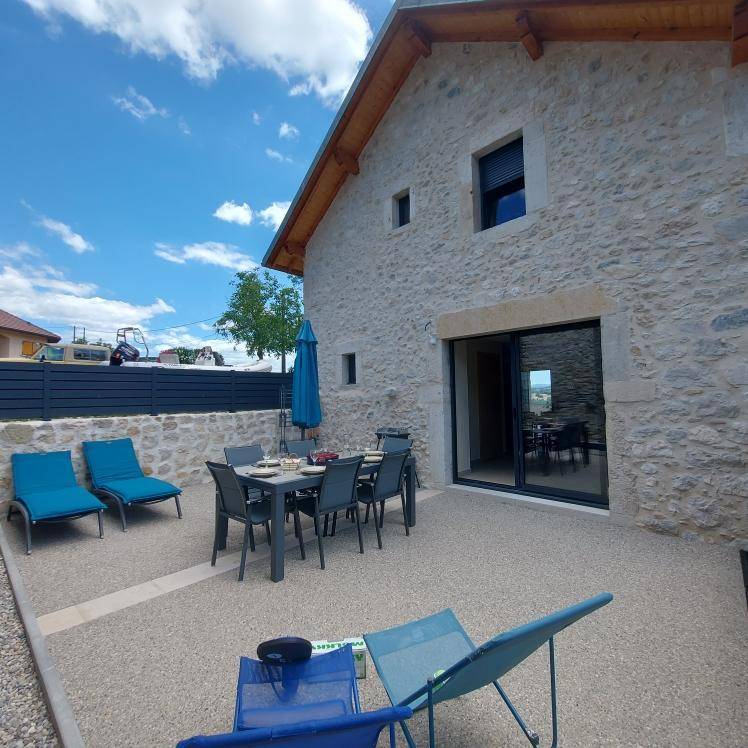 92 M² Gîte ∙ 3 Chambres ∙ 6 Personnes - Ain