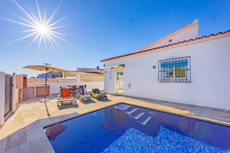 Villa with patio, yard & private pool | Dogs allowed in Alicante