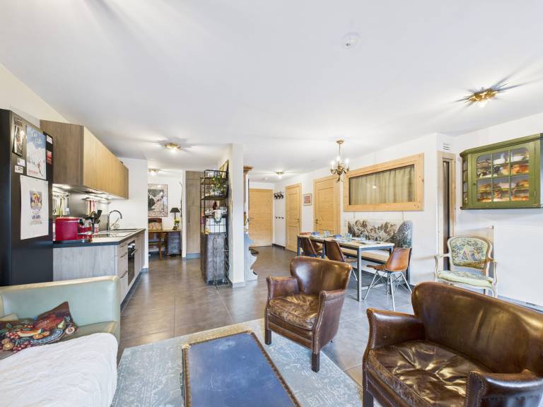 Central Apartment for 5 with Balcony, Wi-Fi, and Garage in Les Gets — photo 4