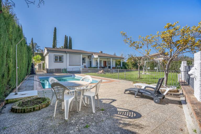 Vacation home with pool, terrace & fast internet | City view in Granada