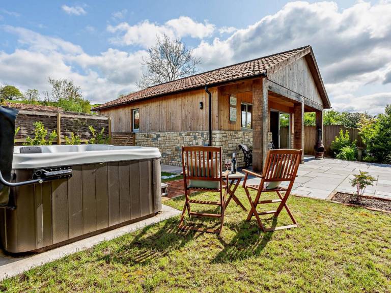 Beautiful cottage with garden & jacuzzi | Dogs allowed in Shepton Mallet