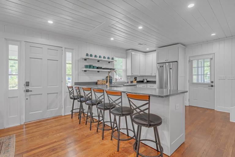Vacation home with yard & terrace — photo 5