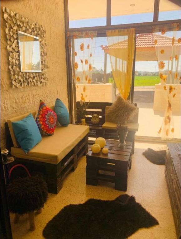 Fully equipped beautiful villa with jacuzzi, garden & patio | Perfect for remote work | Pets are welcome — photo 2