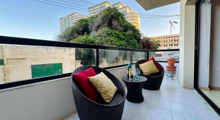 Casa Mare, Sea Front, Sliema, Tigne Point by Haven & Keys Malta — photo 5