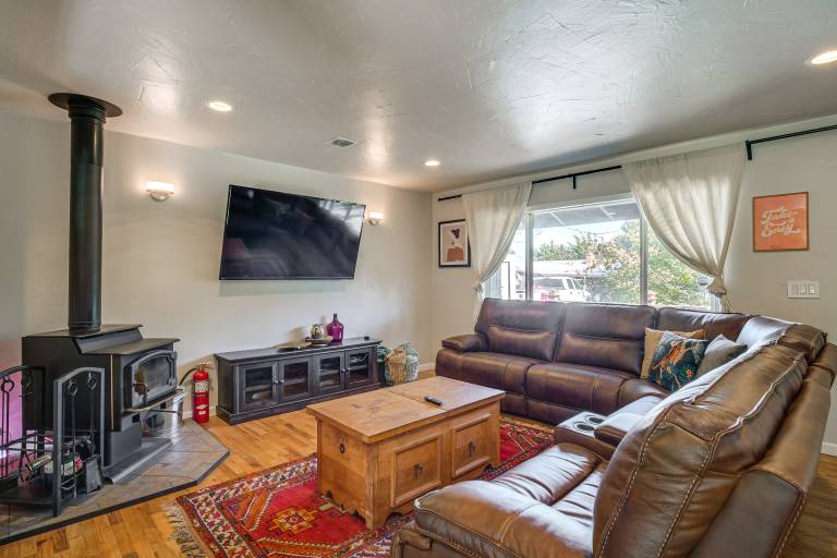 Walk to Rogue X: Medford Family Home w/ Large Yard — photo 3