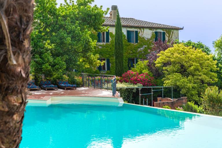 La Palazzina: Villa siena autentic villa in estate from 1600 century, with incredible swimmingpool, (WITH AIR CONDITIONING) — photo 2