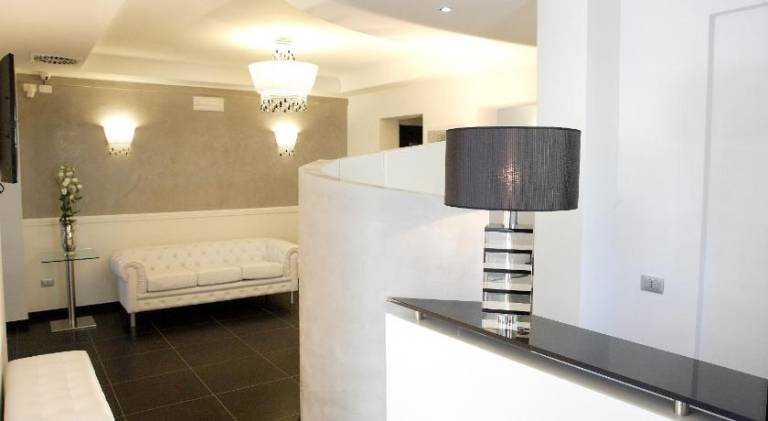 Beautiful serviced apartment with patio | Next to the beach | Pets allowed — photo 3