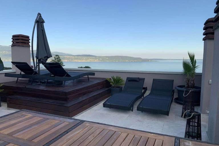 Vacation home with yard, terrace & BBQ — photo 5