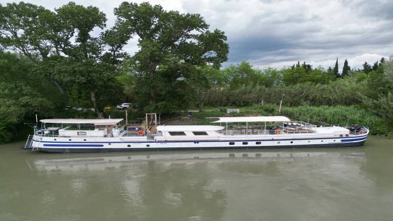 Péniche Île de la Barthelasse