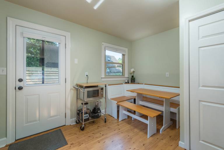 Davenport Cottage Pet Friendly Walking Distance to Haywood Rd in West AVL — photo 5