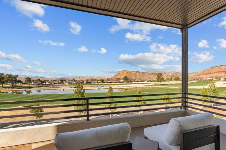Fully equipped beautiful condo with hot tub, barbecue & pool | Dogs allowed — photo 4