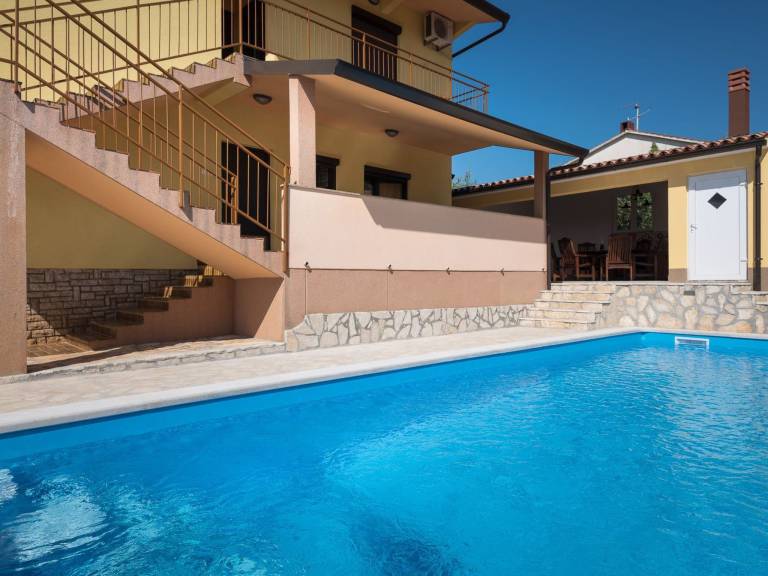 Spacious vacation home with garden, barbecue & private pool | Pets allowed — photo 3
