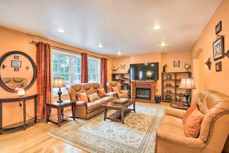 Granby Home w/ Deck < 1/2 Mi to Aldrich Lake! — photo 4