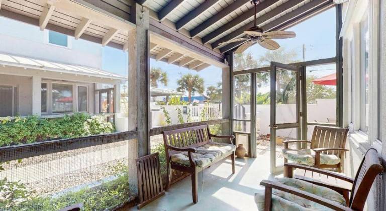 Vacation home with pool & BBQ | Perfect for remote work | Pets allowed — photo 5