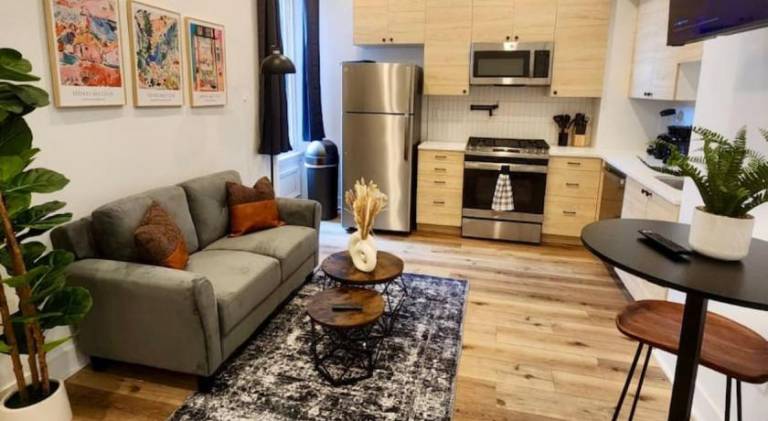 Apartment | Next to Liberty Place | Suitable for remote work | Pet-friendly in Philadelphia, PA
