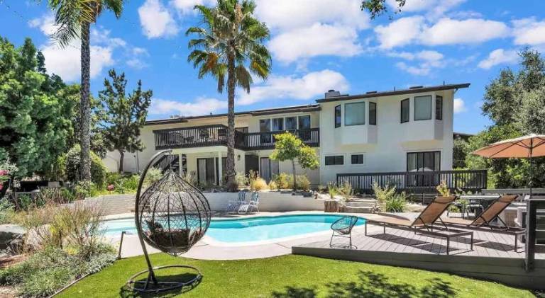 House with pool in Fallbrook, CA