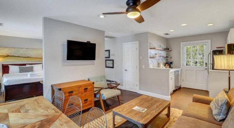 House | Pets are welcome in Savannah, GA