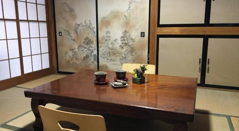House with grill | Next to Futarasan jinja — photo 3
