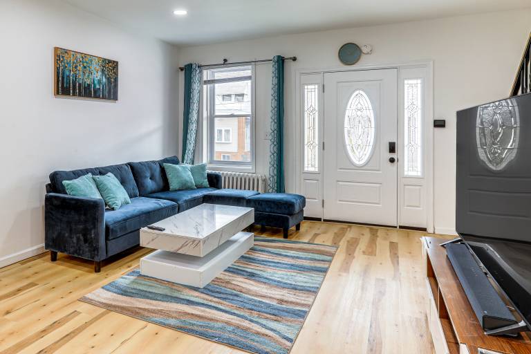 6 Mi to Eagles Games: Stylish Philly Townhome! — photo 4