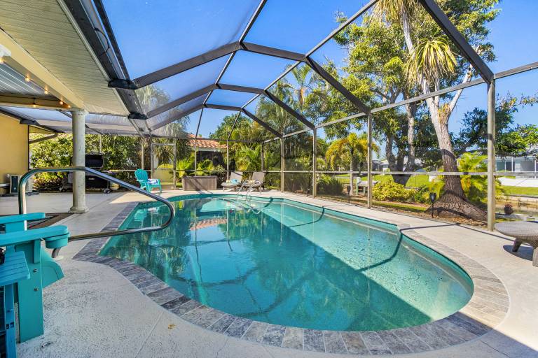 Family-oriented spacious house with terrace, private pool & barbeque | Pets are welcome — photo 3