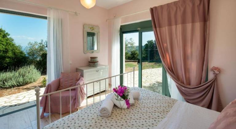 Villa with pool | Pets allowed — photo 2