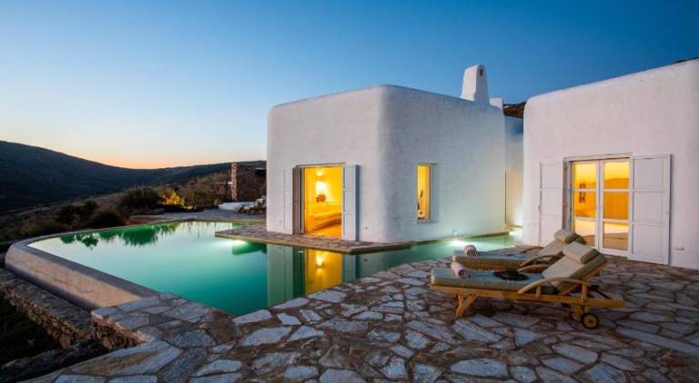 Fully equipped villa with yard, private pool & terrace | Close to the beach | Suitable for remote work | Pets are welcome — photo 3