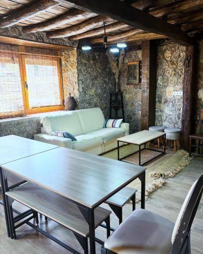 Charming chalet with yard, terrace & grill | Pets allowed — photo 5