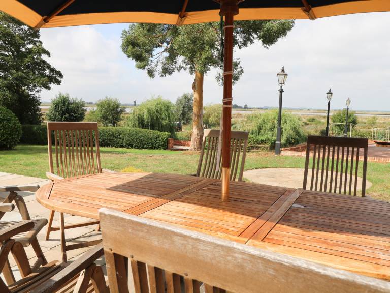 Family-friendly beautiful cottage with yard | Beach view | Pets allowed — photo 2