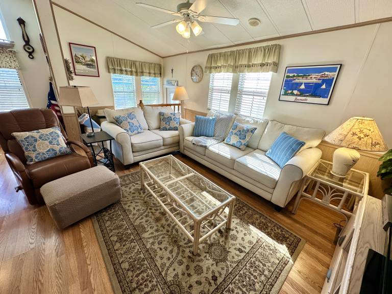 Adorable 2 bedroom 1 1/2 bath beach home — photo 4